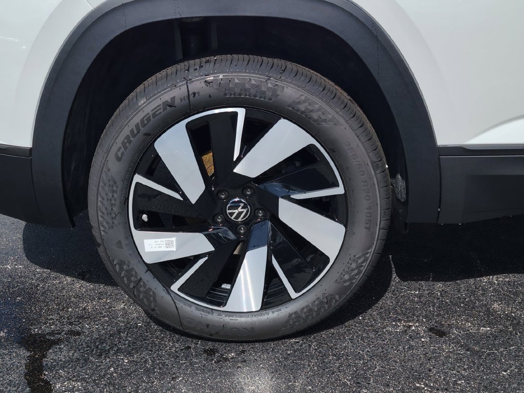 New 2026 White/off-white Volkswagen SE w/Technology image 5