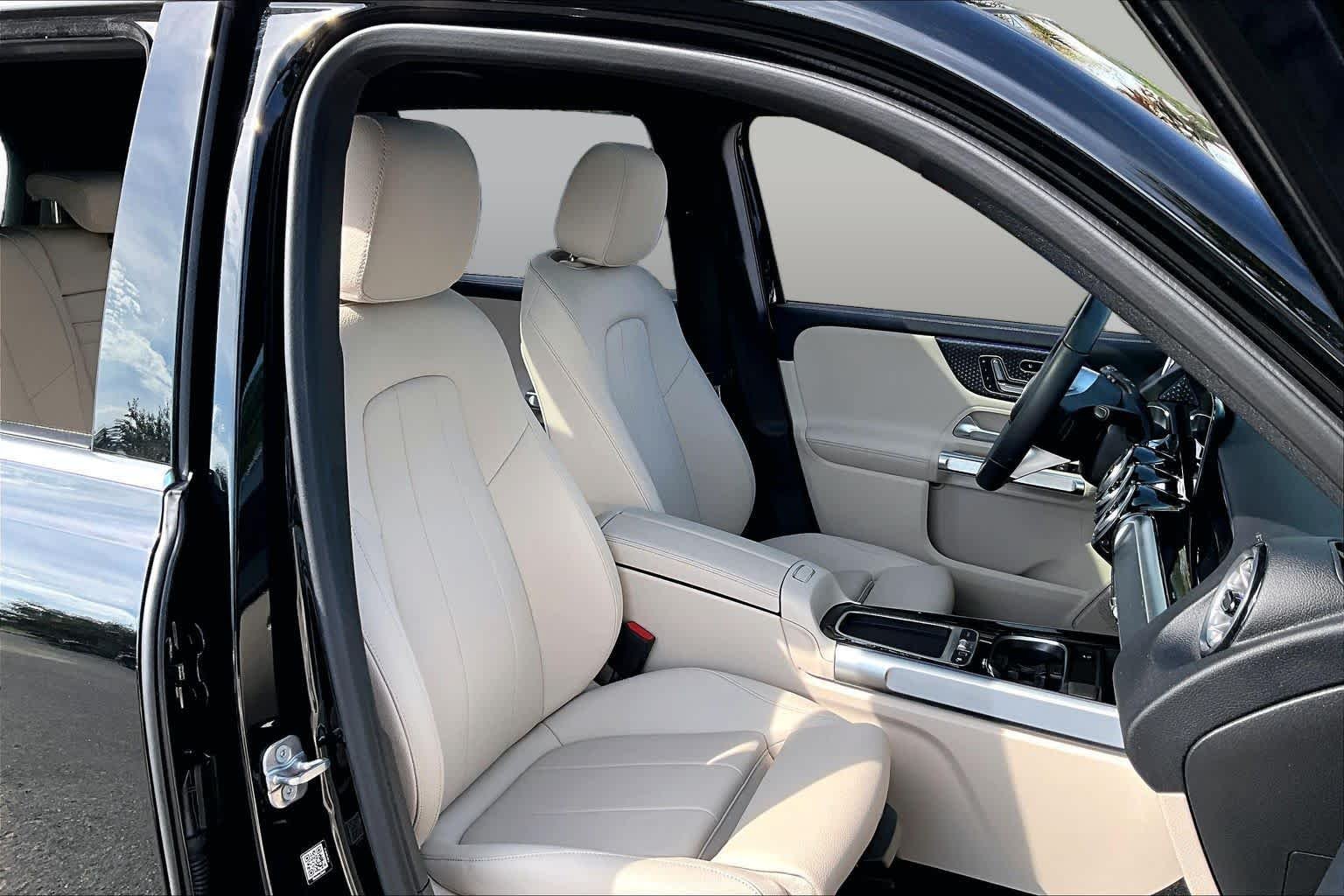Used 2026 Night Black Mercedes-Benz GLB 250 image 9
