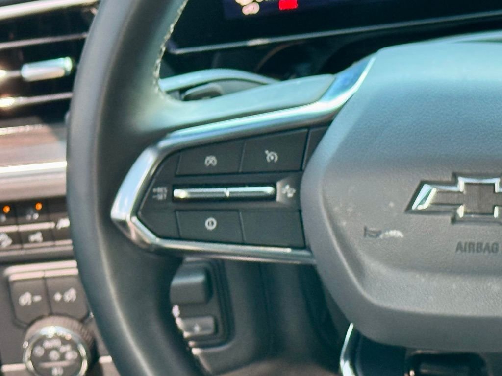 Used 2025 Gray Chevrolet Z71 image 26