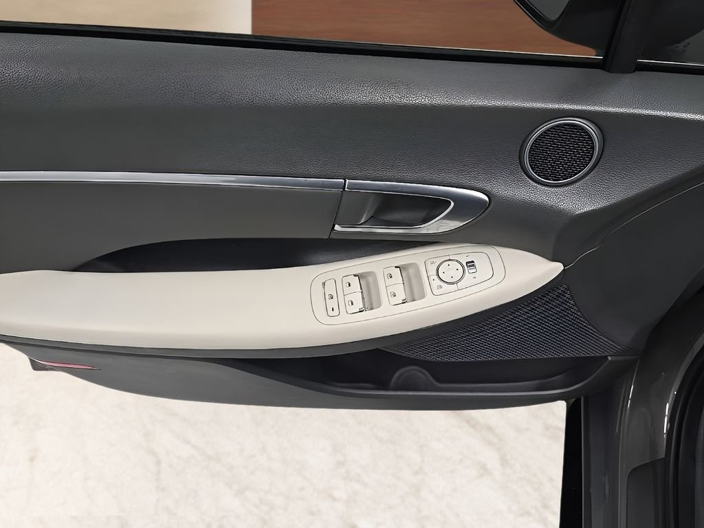 Used 2023 Gray Hyundai SEL image 10