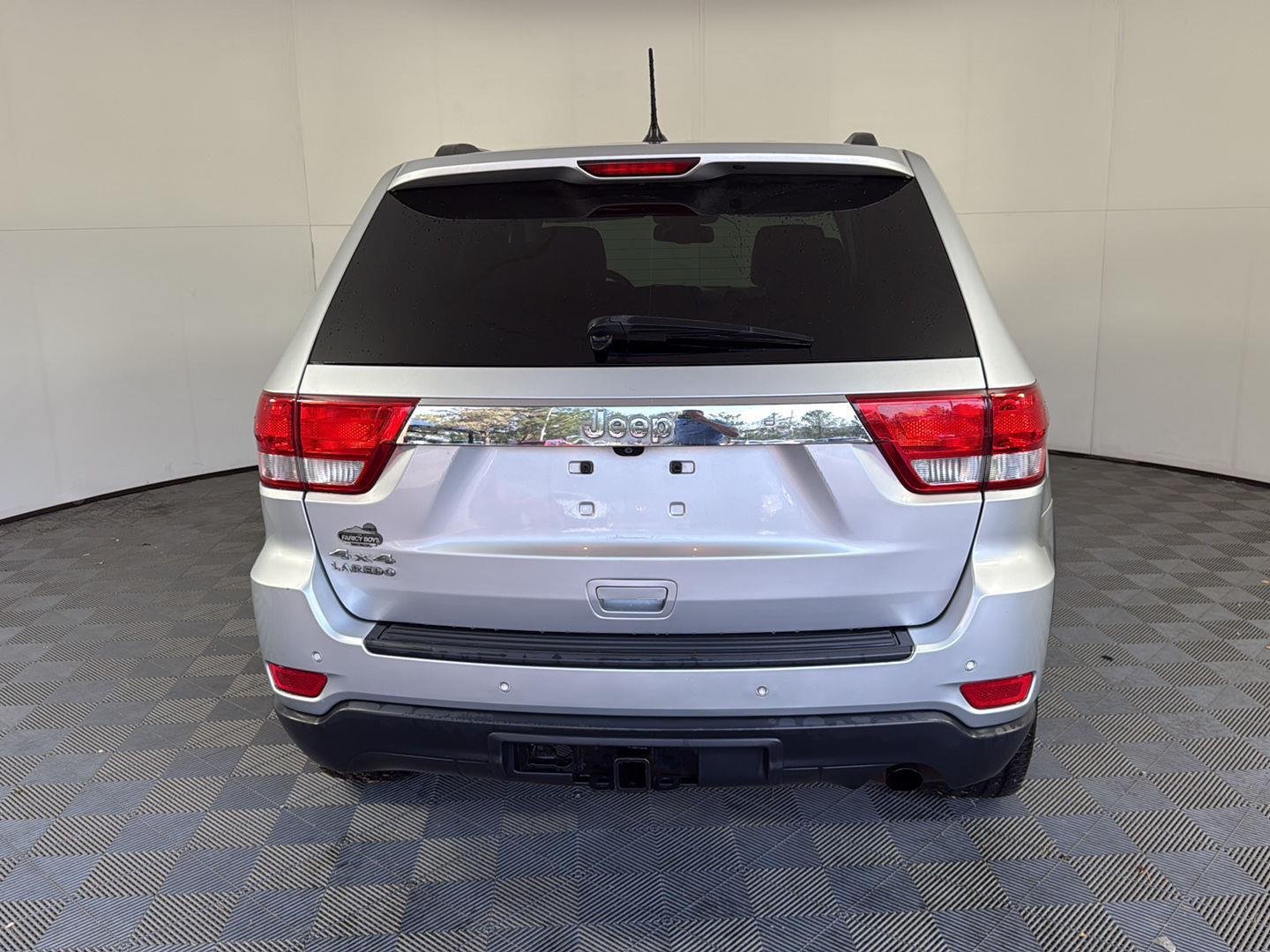 Used 2013 Bright Silver Metallic Jeep Laredo image 5