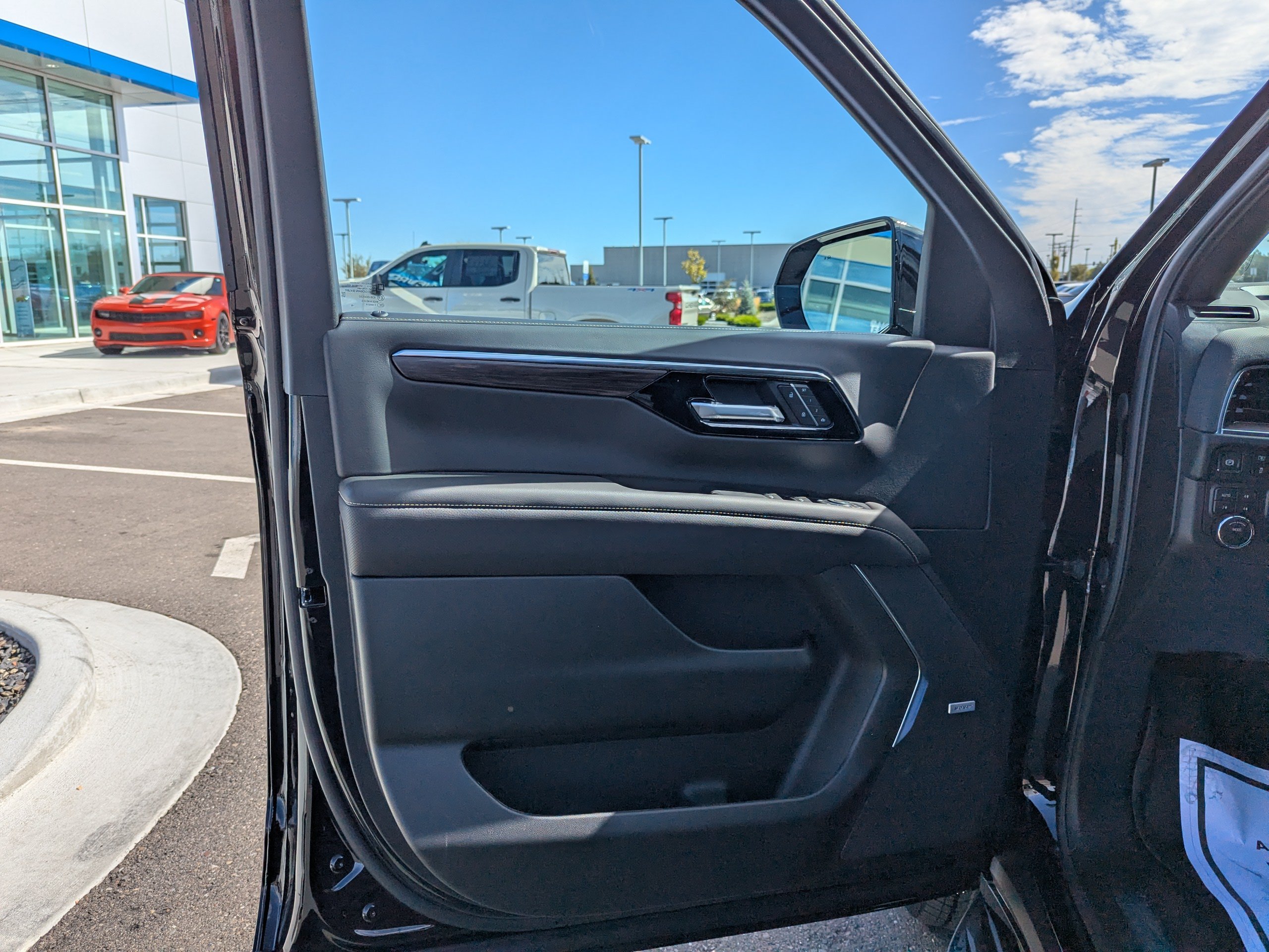 2026 Chevrolet Suburban Premier - Photo 8