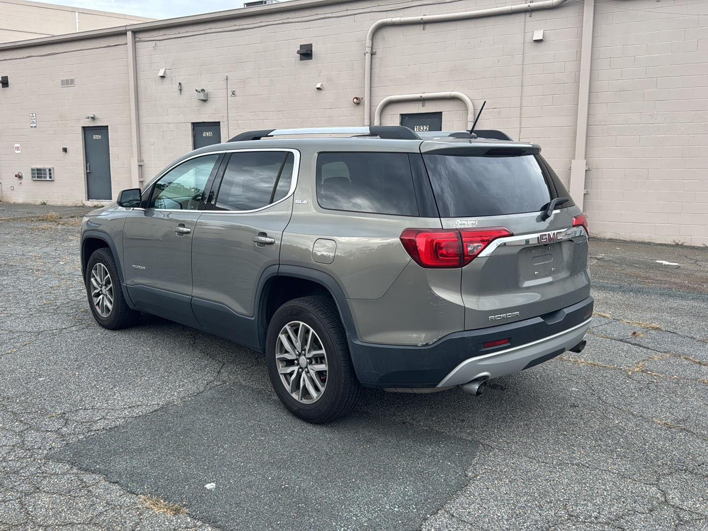 Used 2019 Pepperdust Metallic GMC SLE image 3