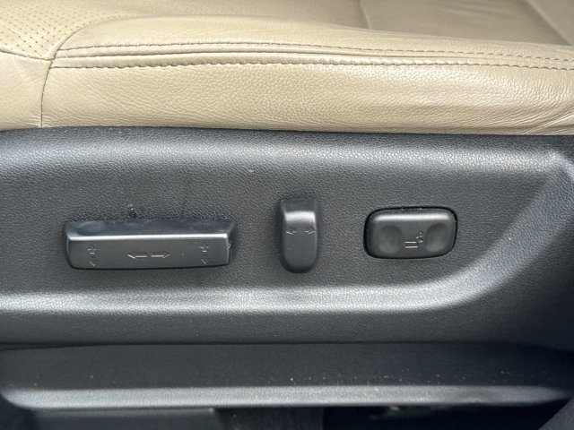 Used 2016  Honda Touring image 18