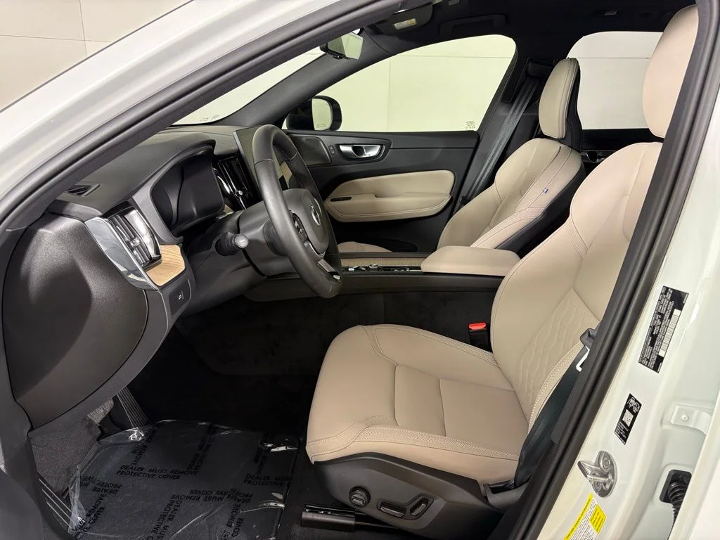 2026 Volvo XC60 Plus - Photo 16