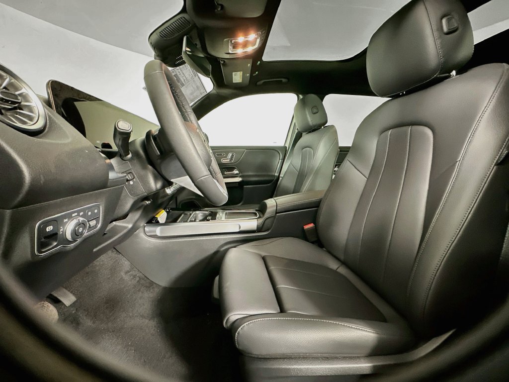 New 2026 Mountain Grey Metallic Mercedes-Benz GLB 250 image 19