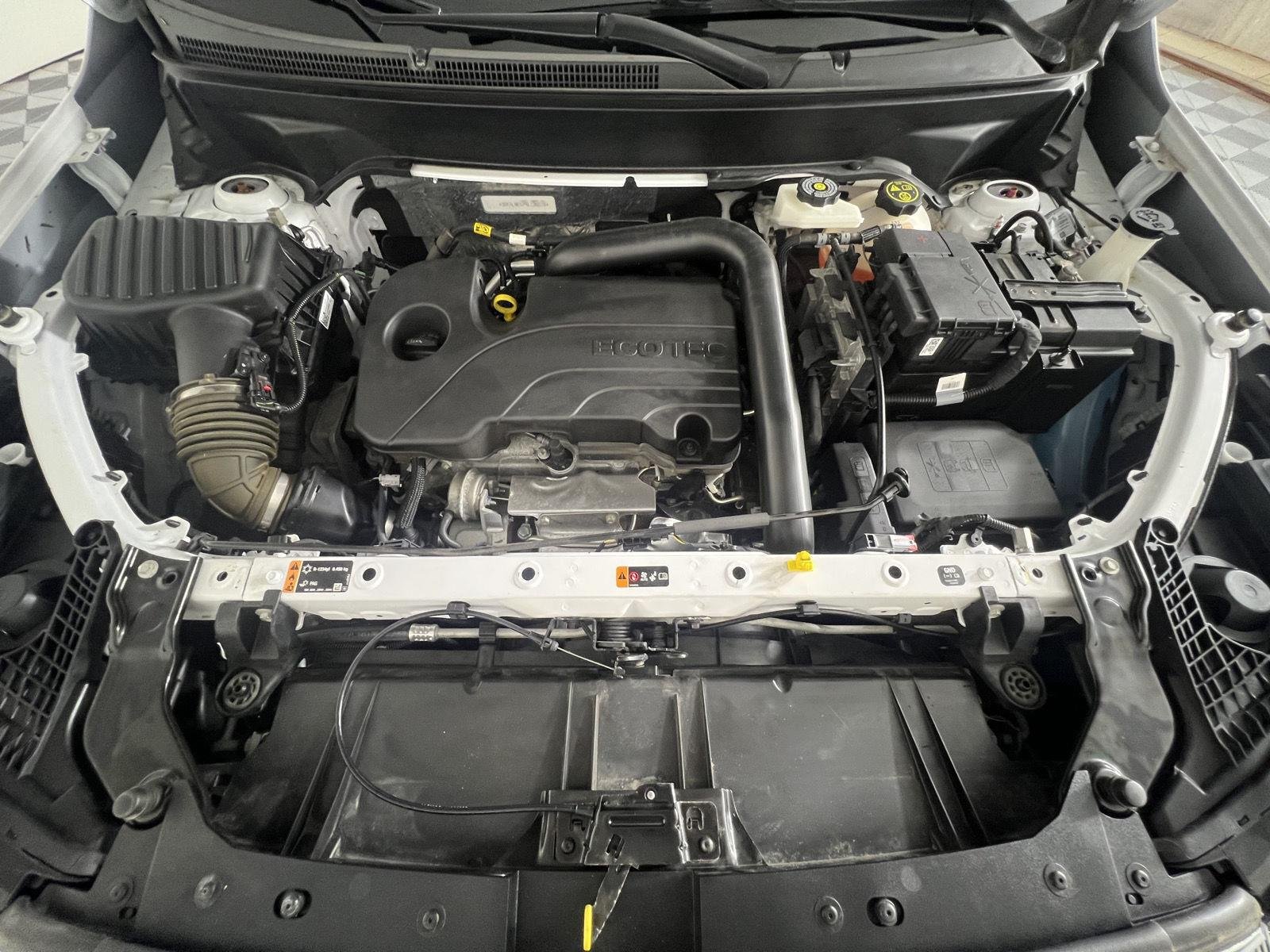 Used 2024 Summit White GMC SLE image 23