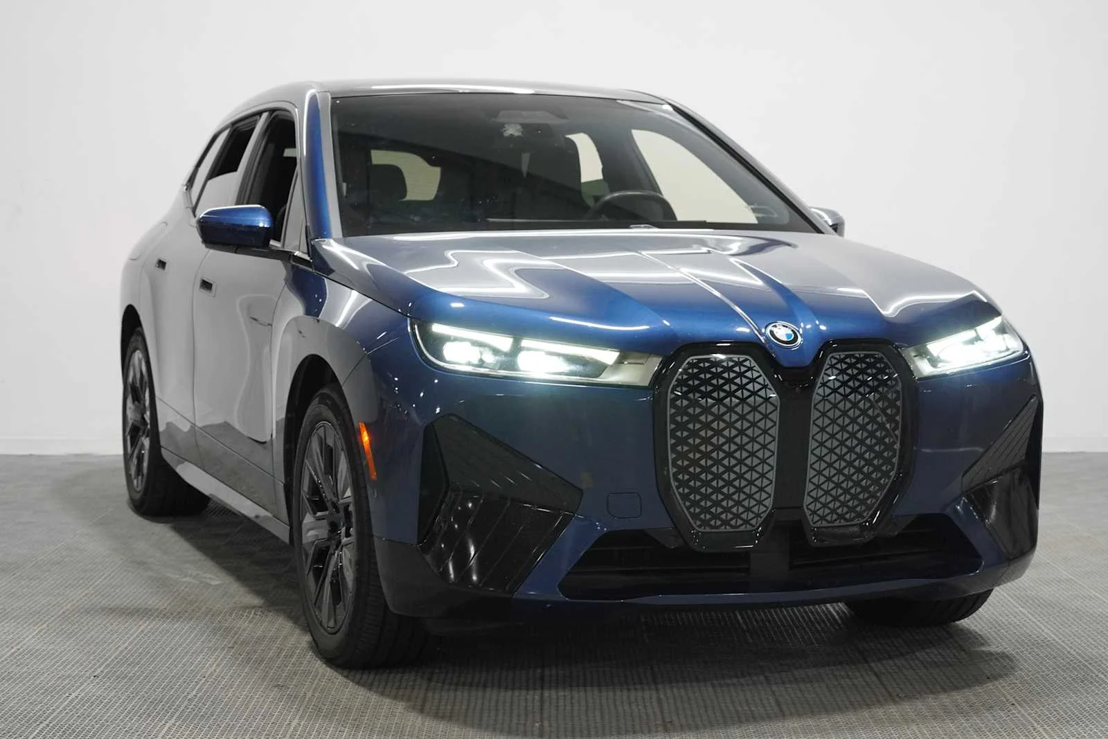 Certified Used 2024 Phytonic Blue Metallic BMW xDrive50 image 3