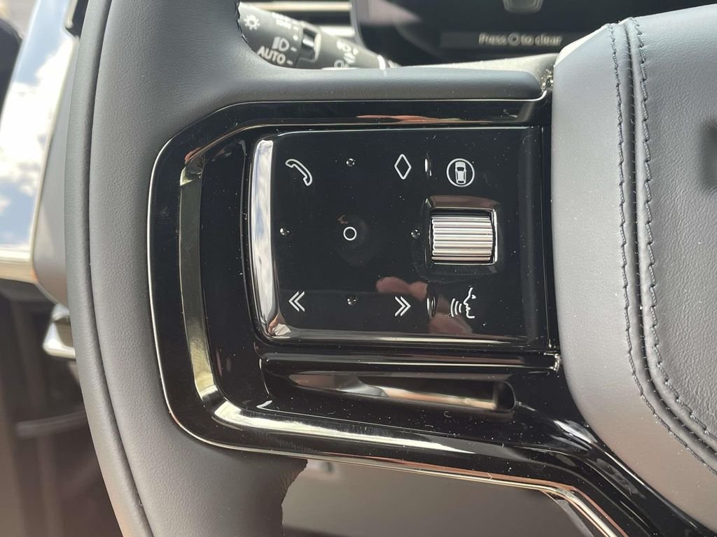 New 2026 Santorini Black Land Rover Dynamic SE image 36