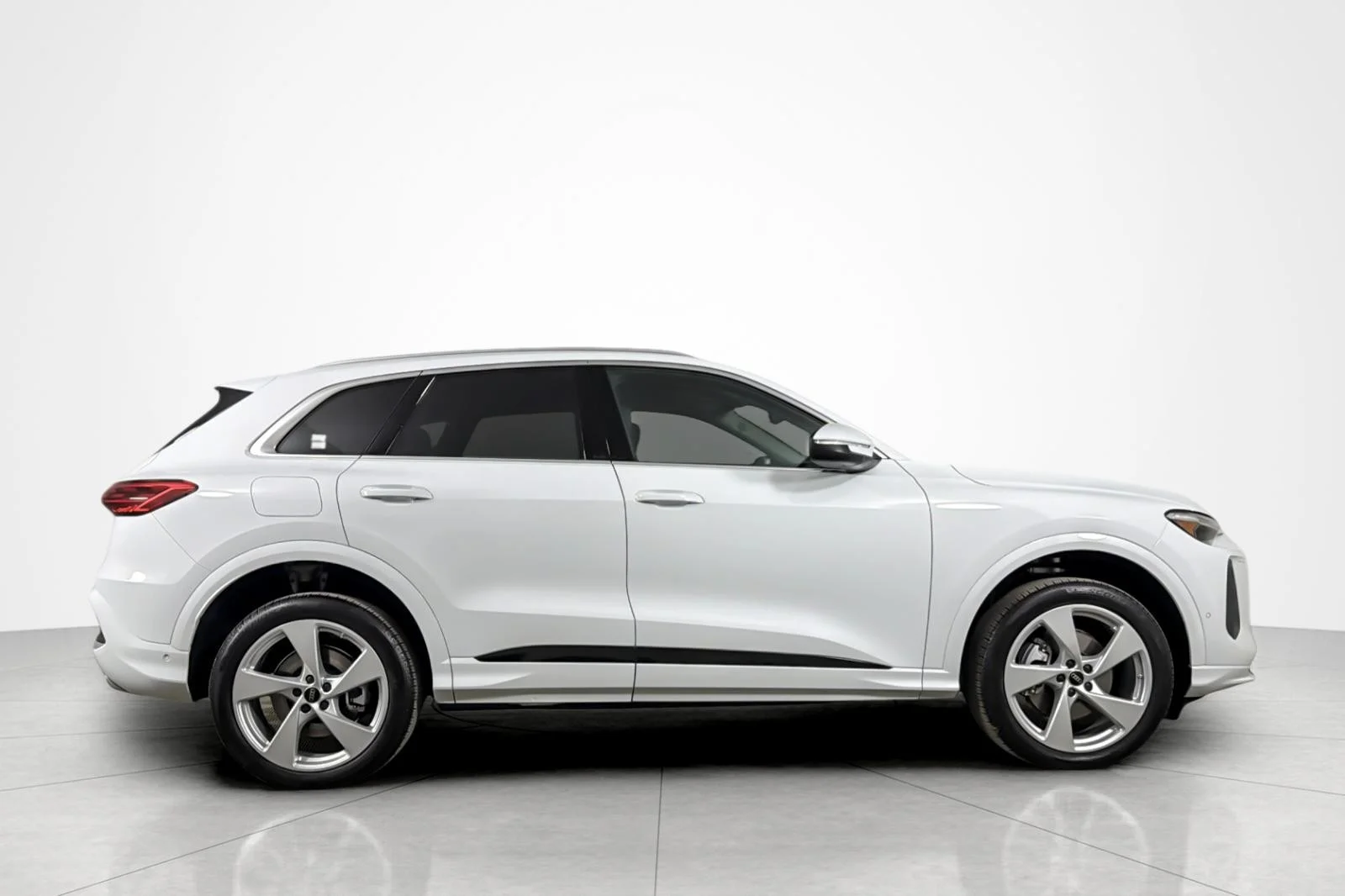 Used 2025 Glacier White Metallic Audi Premium Plus 2.0 TFSI quattro image 6