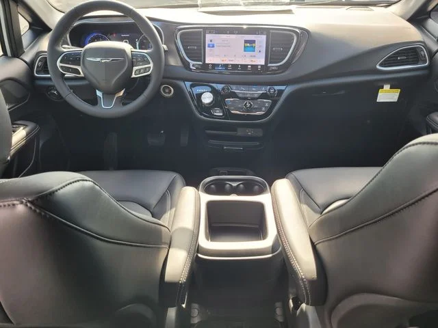 2026 Chrysler Voyager LX - Photo 14