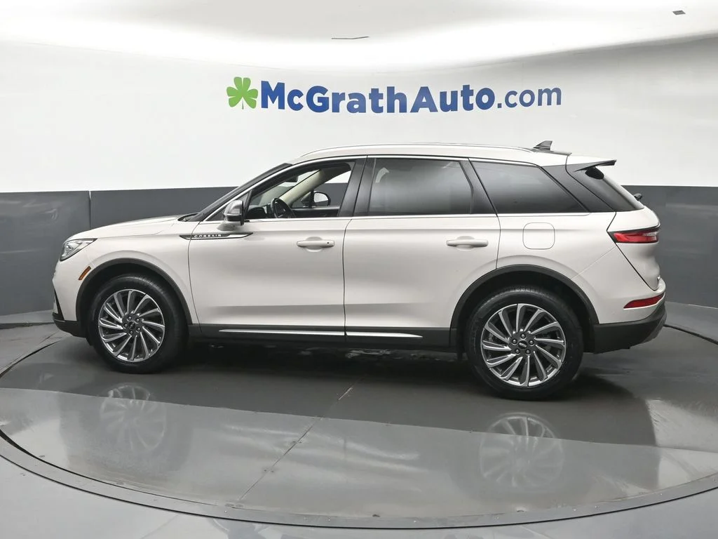 Used 2023 White Lincoln Reserve image 25