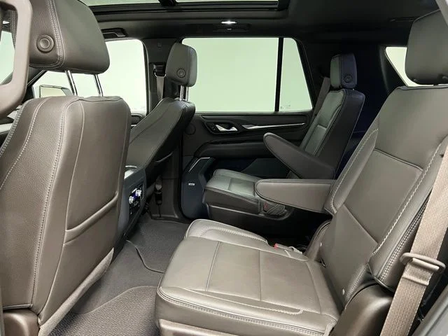 Used 2023 White GMC Denali image 41