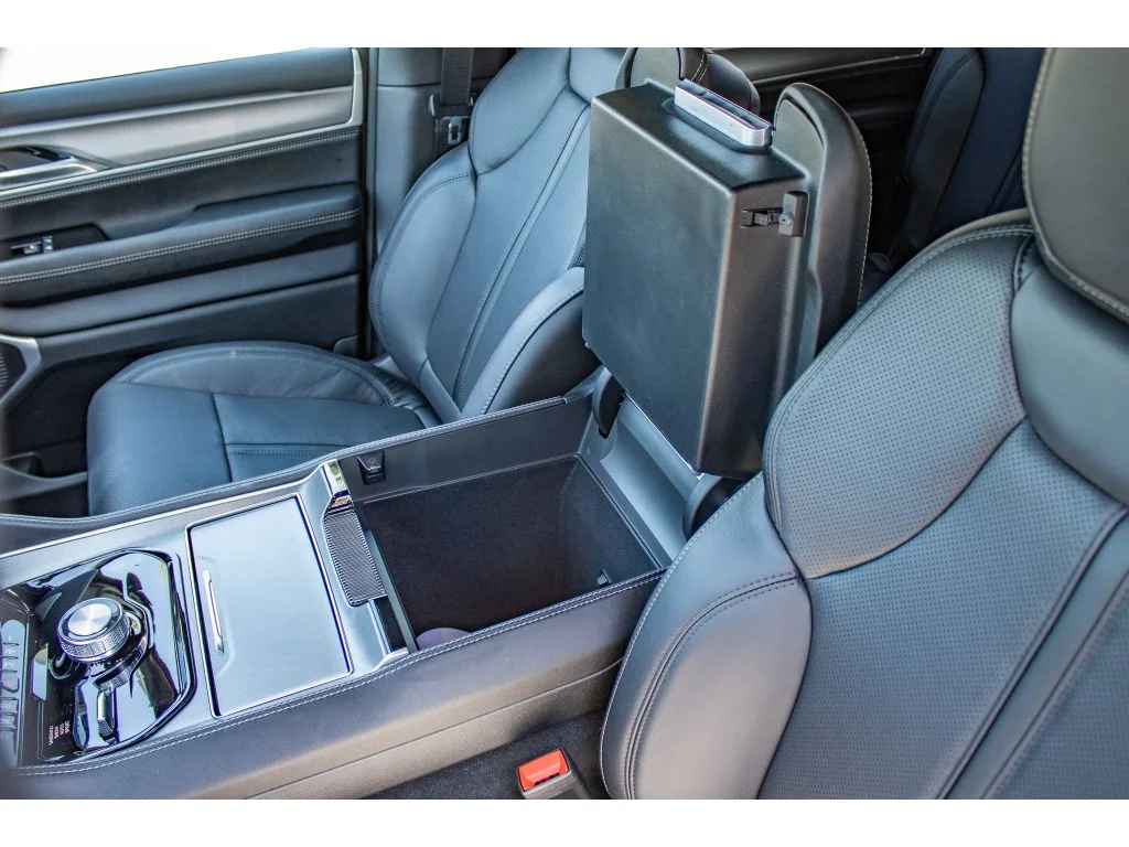New 2026 HIGH GLOSS BLACK Jeep Limited Altitude image 42