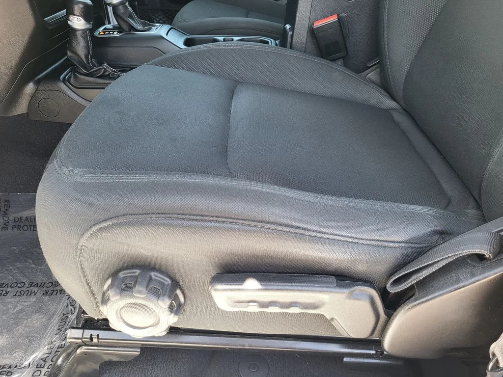 Used 2021 White Jeep Unlimited Sahara image 18