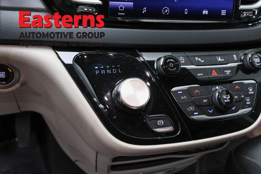 Used 2023 Black Chrysler Touring L image 13