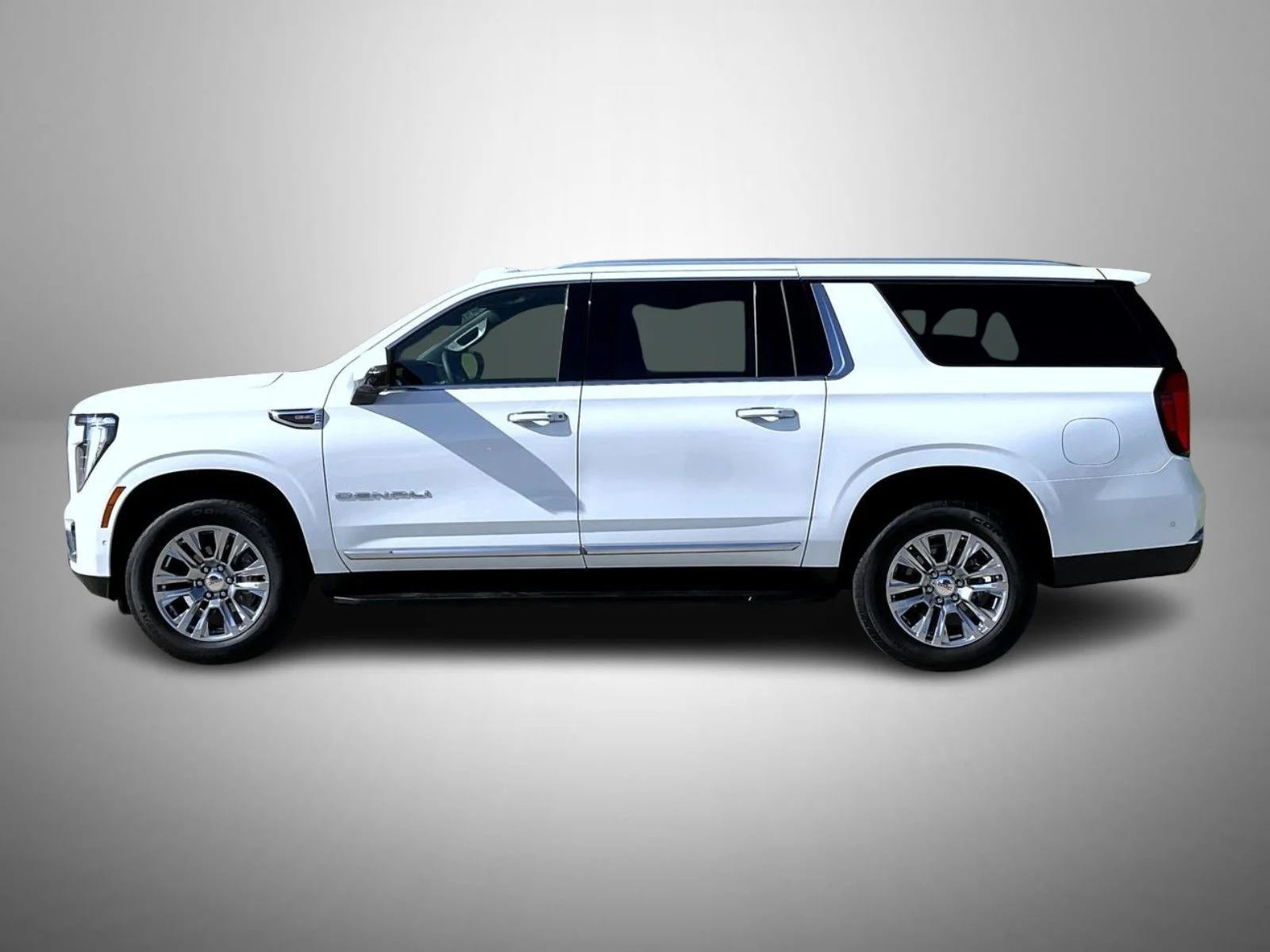 Used 2025 White GMC Denali image 8