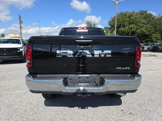New 2026 Diamond Black Crystal Pearl-Coat Exterior Paint RAM Tradesman image 5