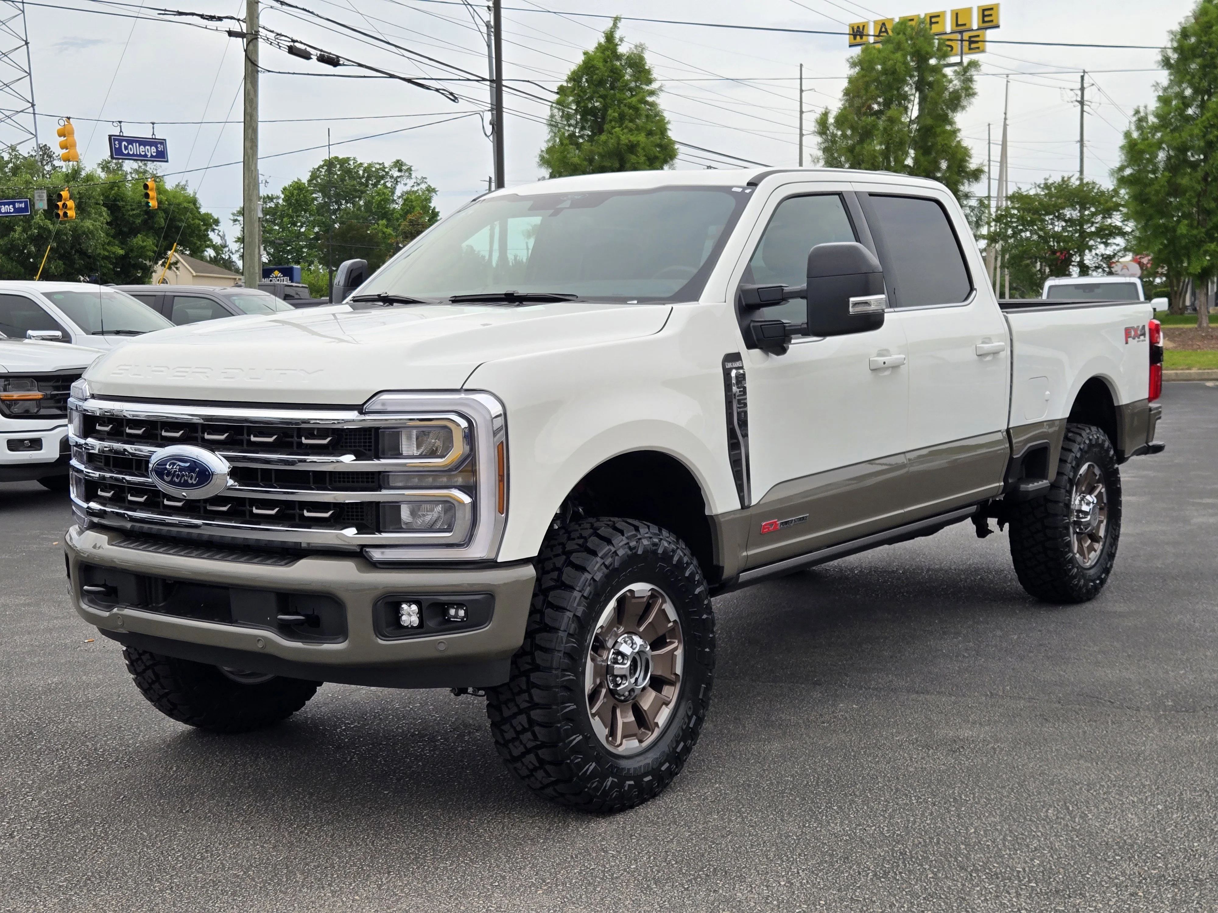 New 2026 STAR WHITE Ford King Ranch image 2
