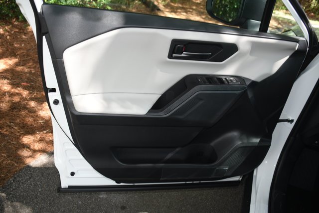New 2026 Ice Cap Toyota XLE Premium image 5