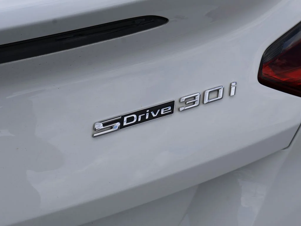 Used 2019 Alpine White BMW sDrive30i image 9