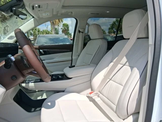 New 2026 Iridescent White Tricoat Buick Avenir image 15