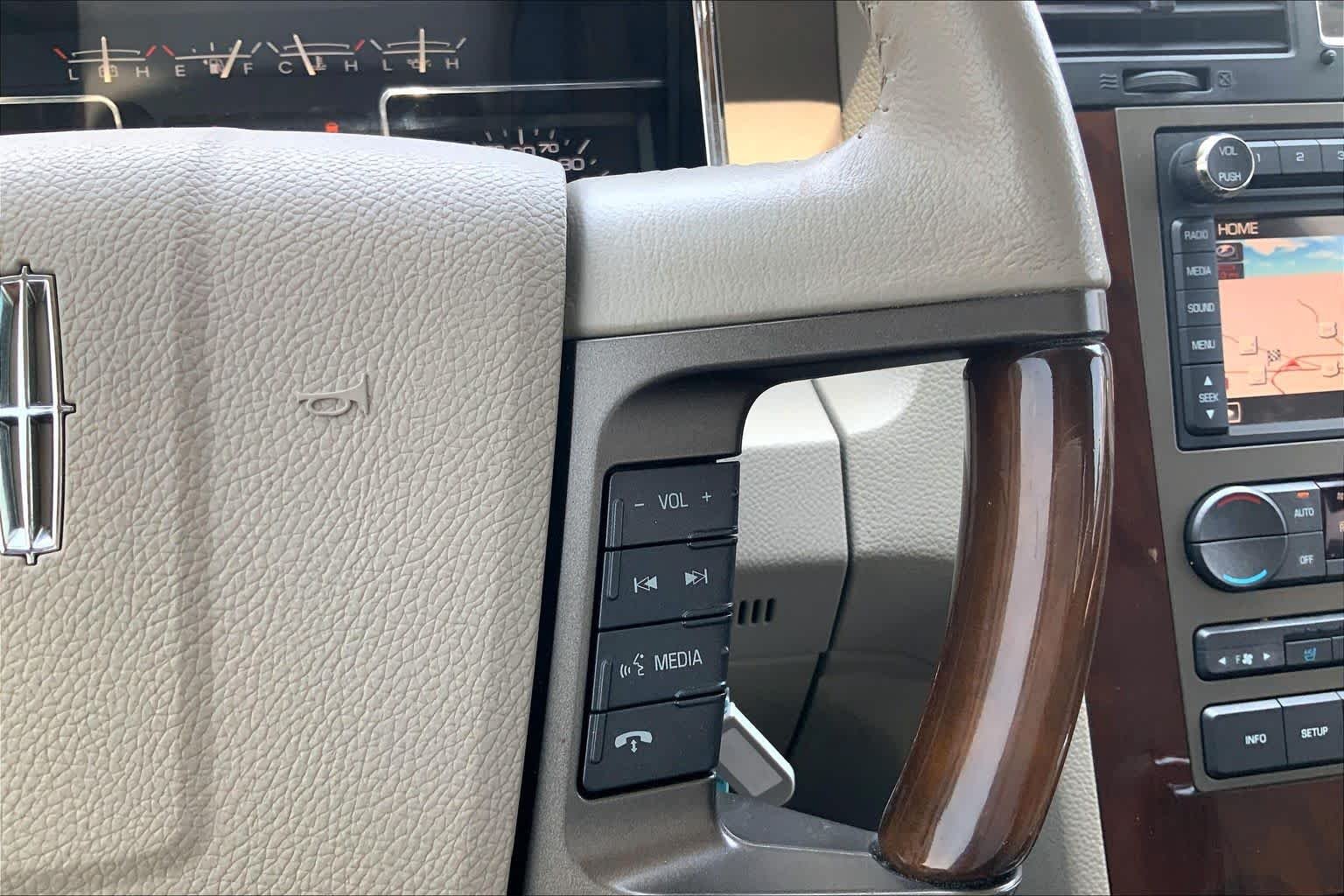 Used 2013 Ruby Red Metallic Tinted Clearcoat Lincoln  image 24