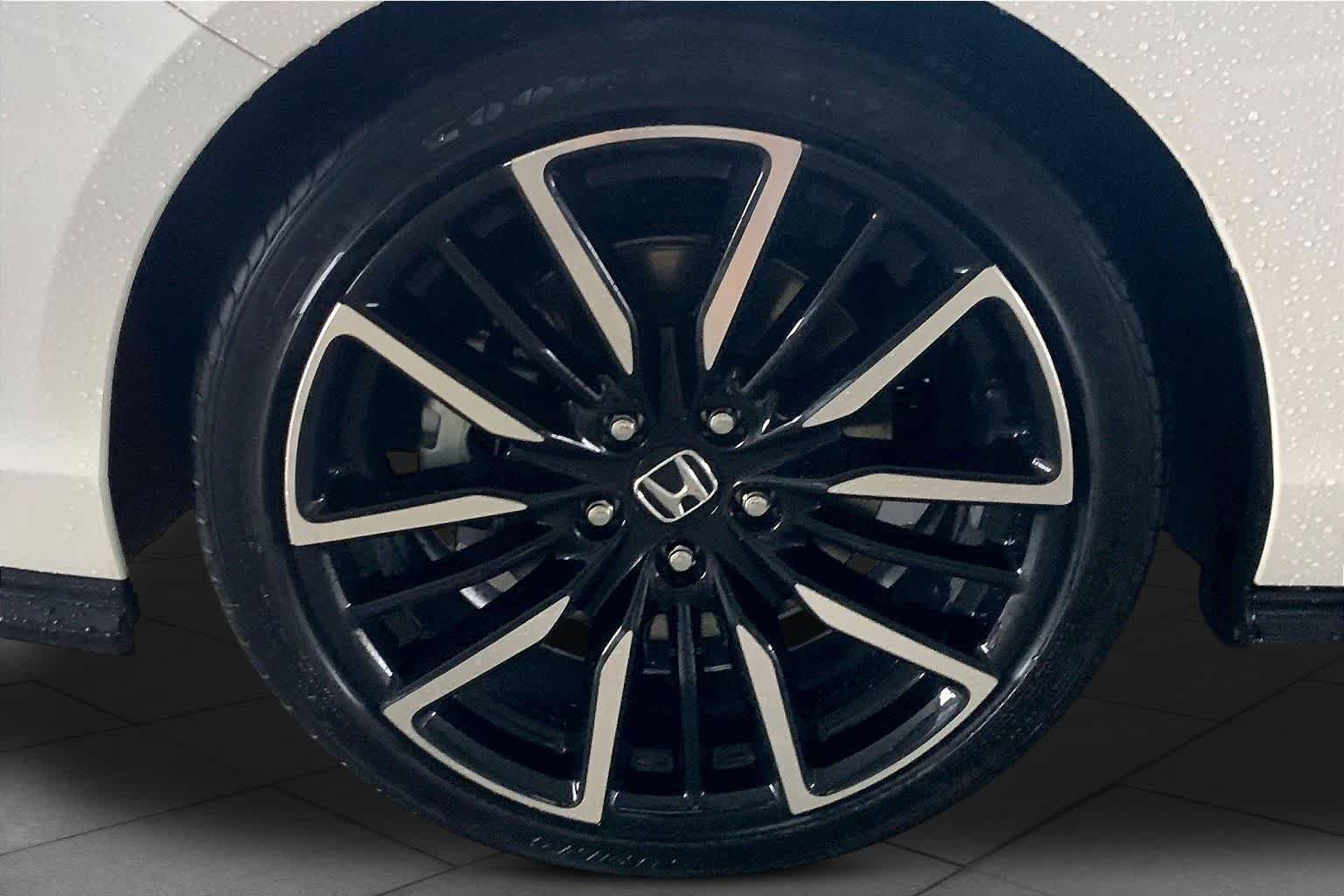 New 2026 Platinum White Pearl Honda Touring Hybrid image 10