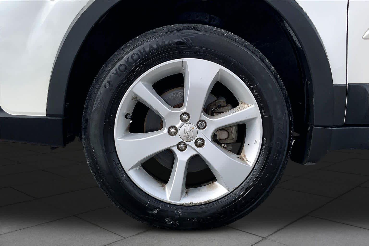Used 2014 Satin White Pearl Subaru 2.5i Premium image 11
