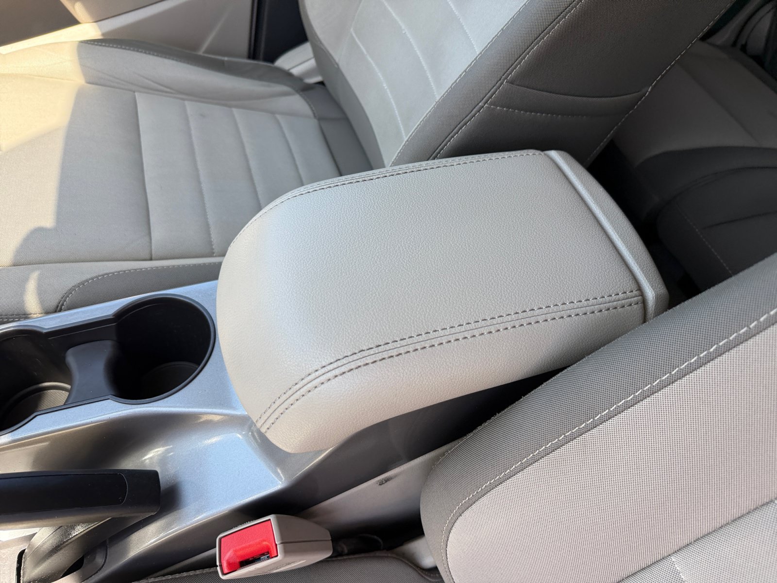 Used 2016 Oxford White Ford SE image 14