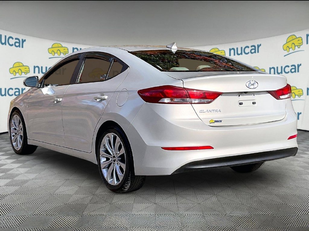 Used 2017 Beige Hyundai SE image 4