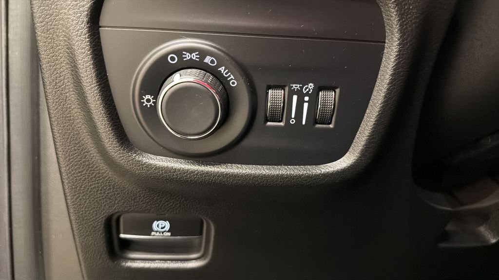 Used 2023 Gray Jeep Altitude image 18