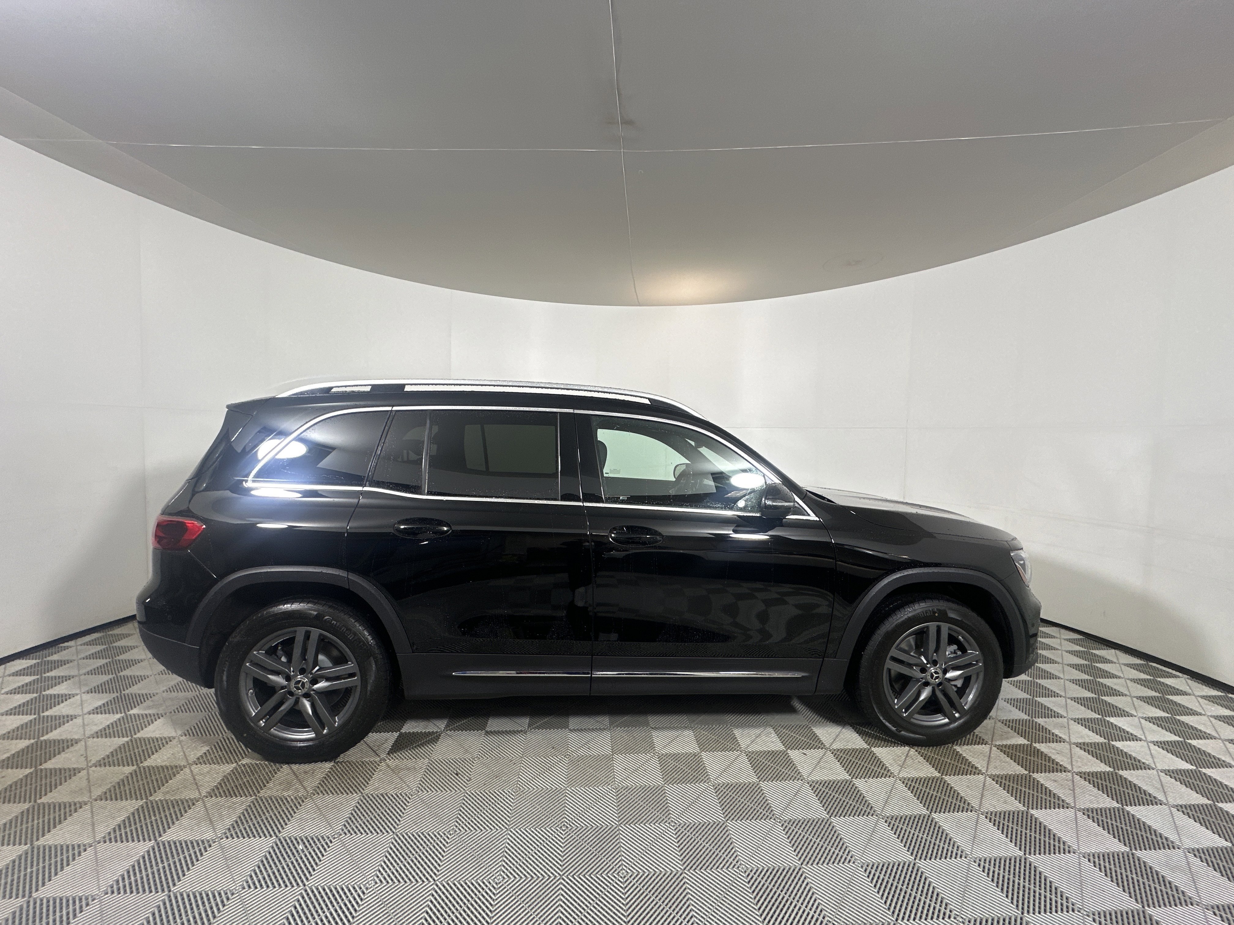 Certified Used 2026 NIGHT BLACK Mercedes-Benz GLB 250 image 8