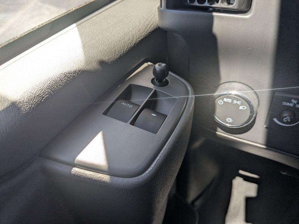 2025 Chevrolet Express Cargo Work Van - Photo 23