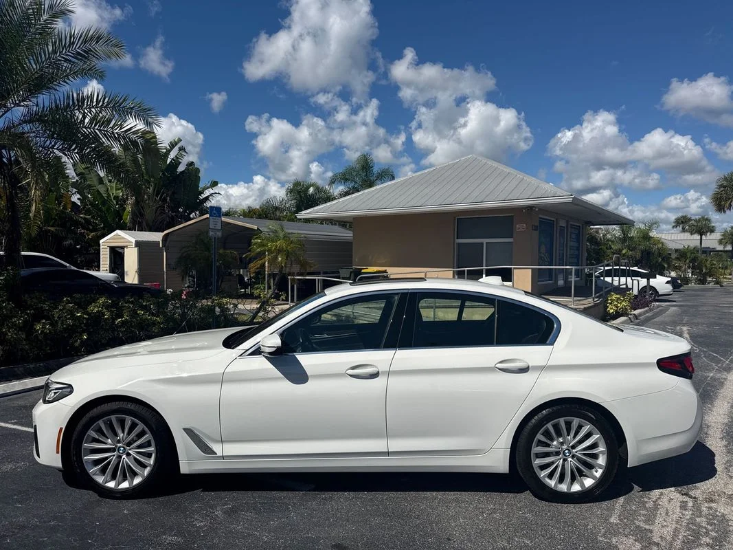 Used 2023  BMW i xDrive image 2