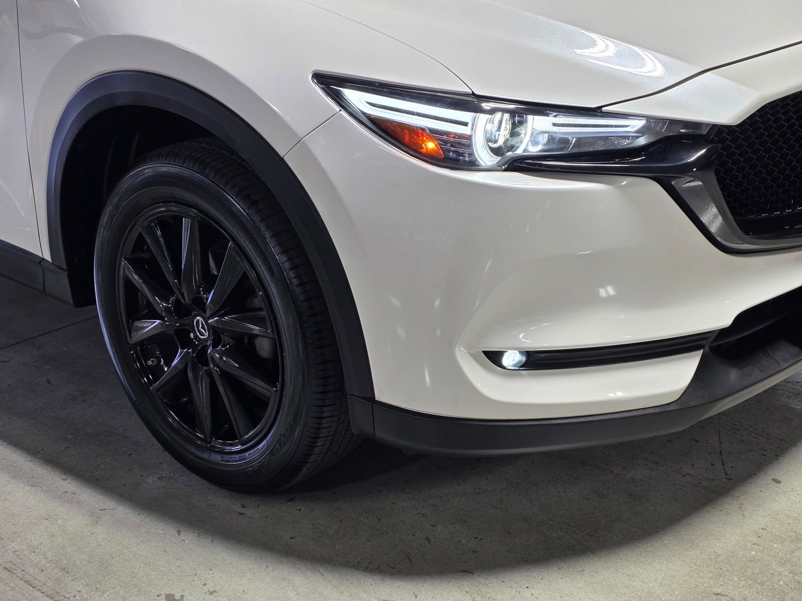 Used 2018 Snowflake White Pearl Mica Mazda Grand Touring image 10