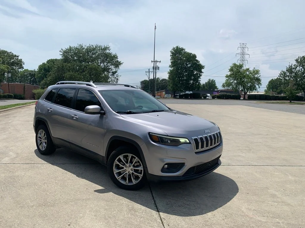 Used 2021 Silver Jeep Latitude Plus image 5
