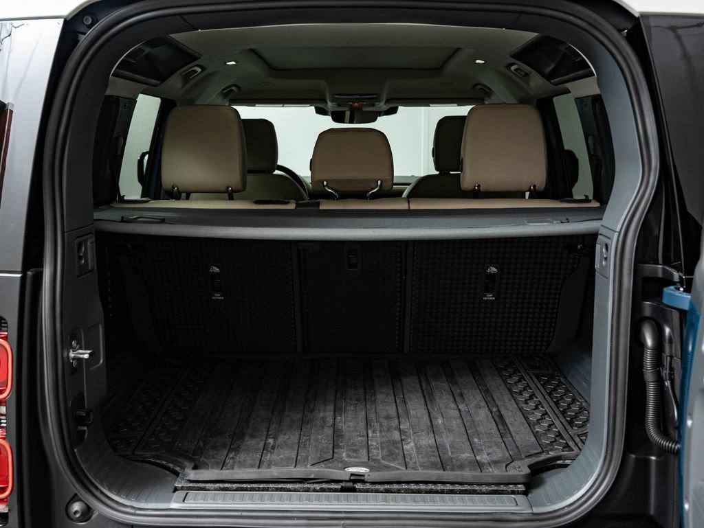 Used 2024 Tasman Blue Metallic Land Rover S image 20