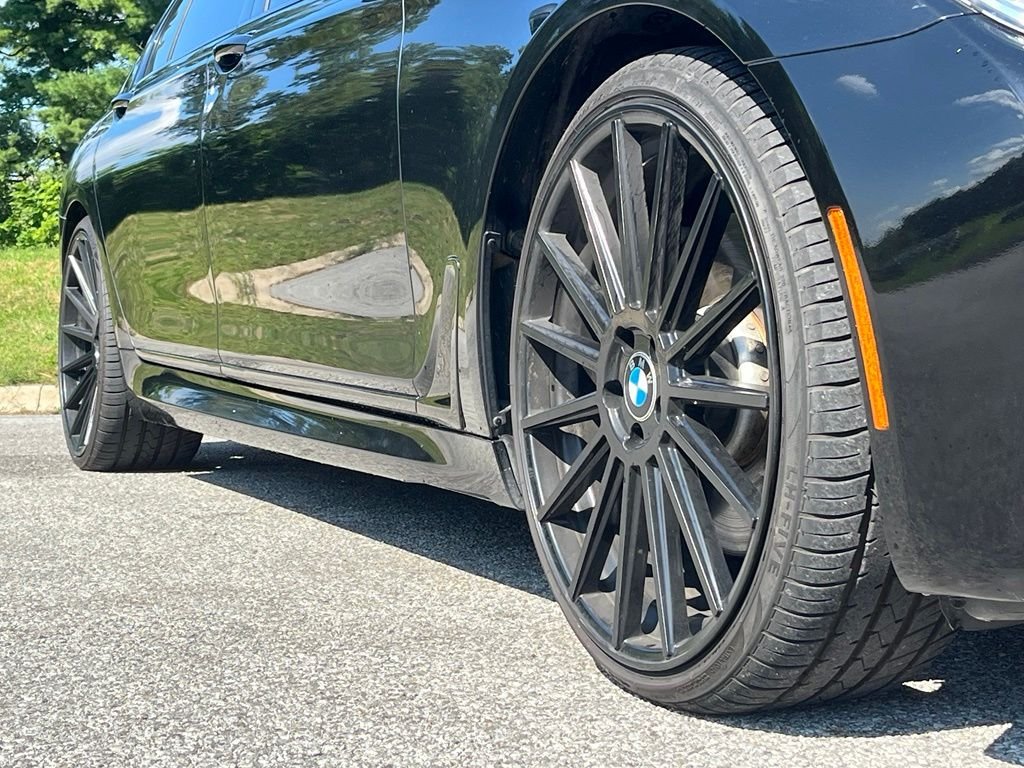Used 2019 Black Sapphire Metallic BMW 750i xDrive image 9