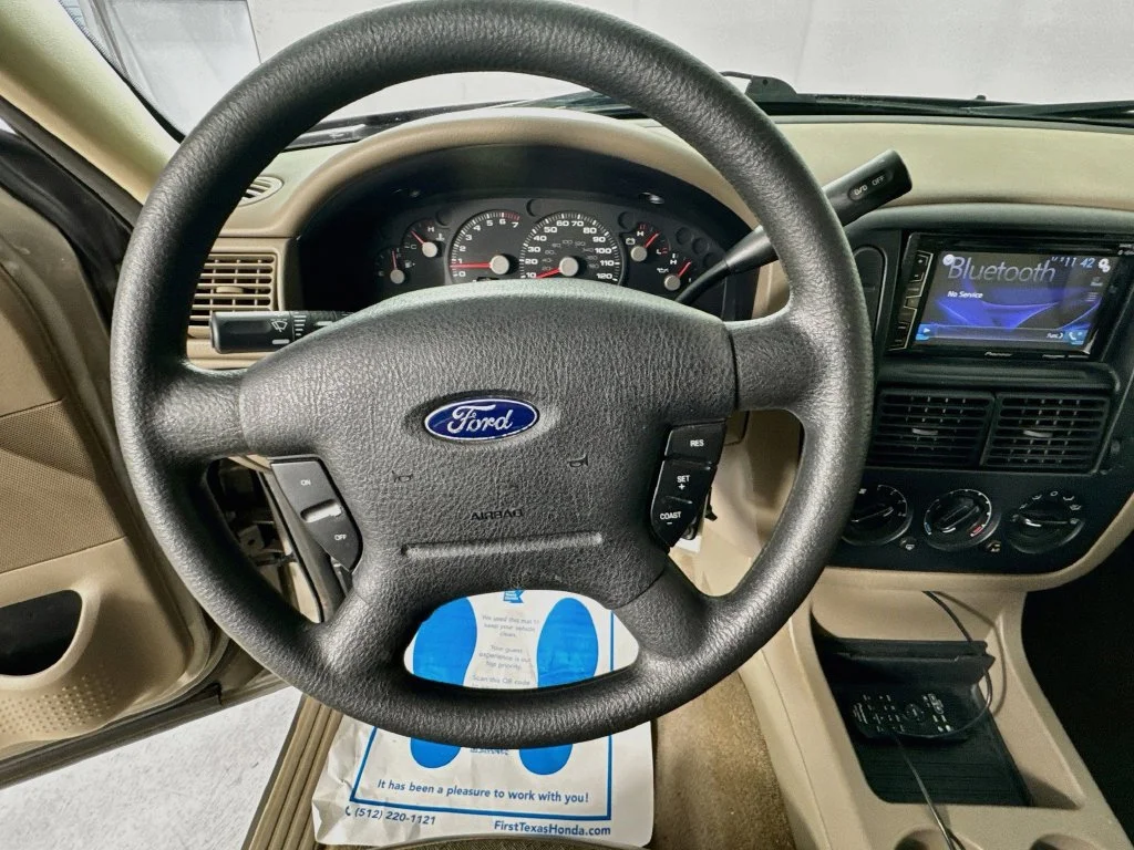 Used 2004 Pueblo Gold Clearcoat Metallic Ford XLS image 12