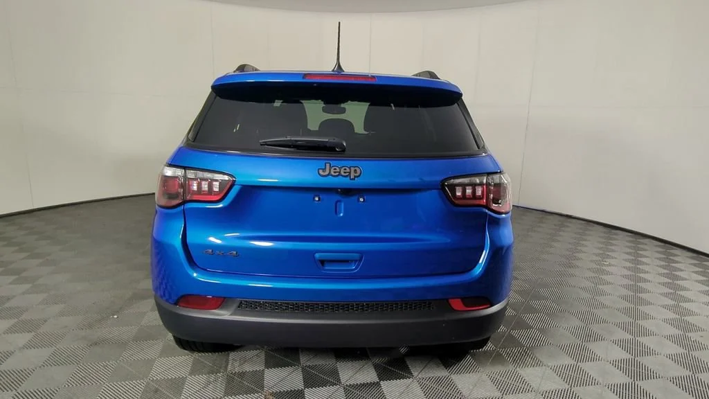 New 2026 Hydro Blue Pearlcoat Jeep Latitude Altitude image 6