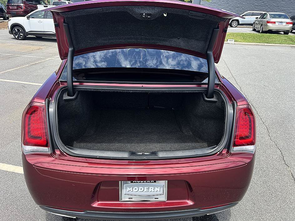 Used 2019 Velvet Red Pearlcoat Chrysler Touring image 15