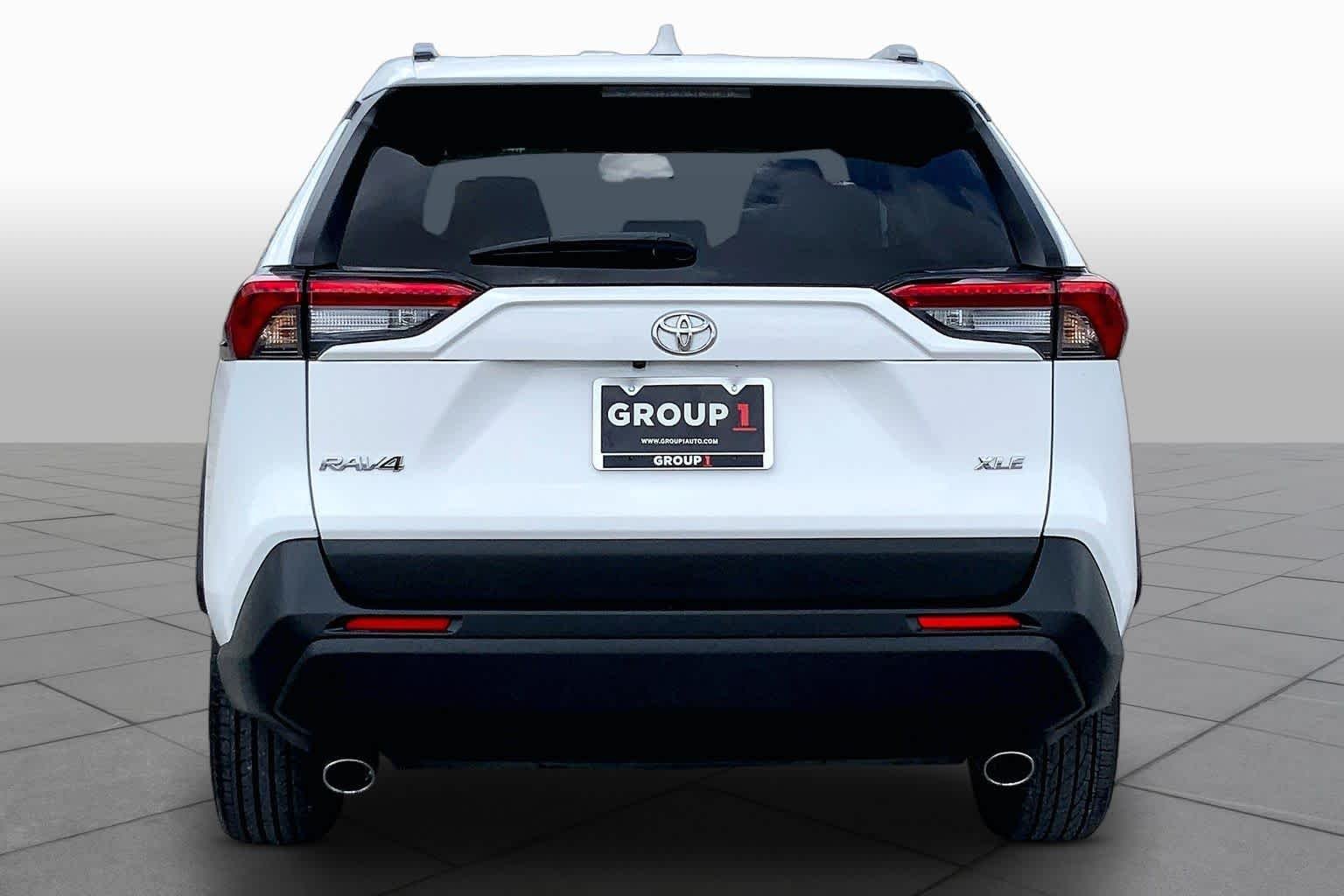 Used 2025 Ice Cap Toyota XLE image 5