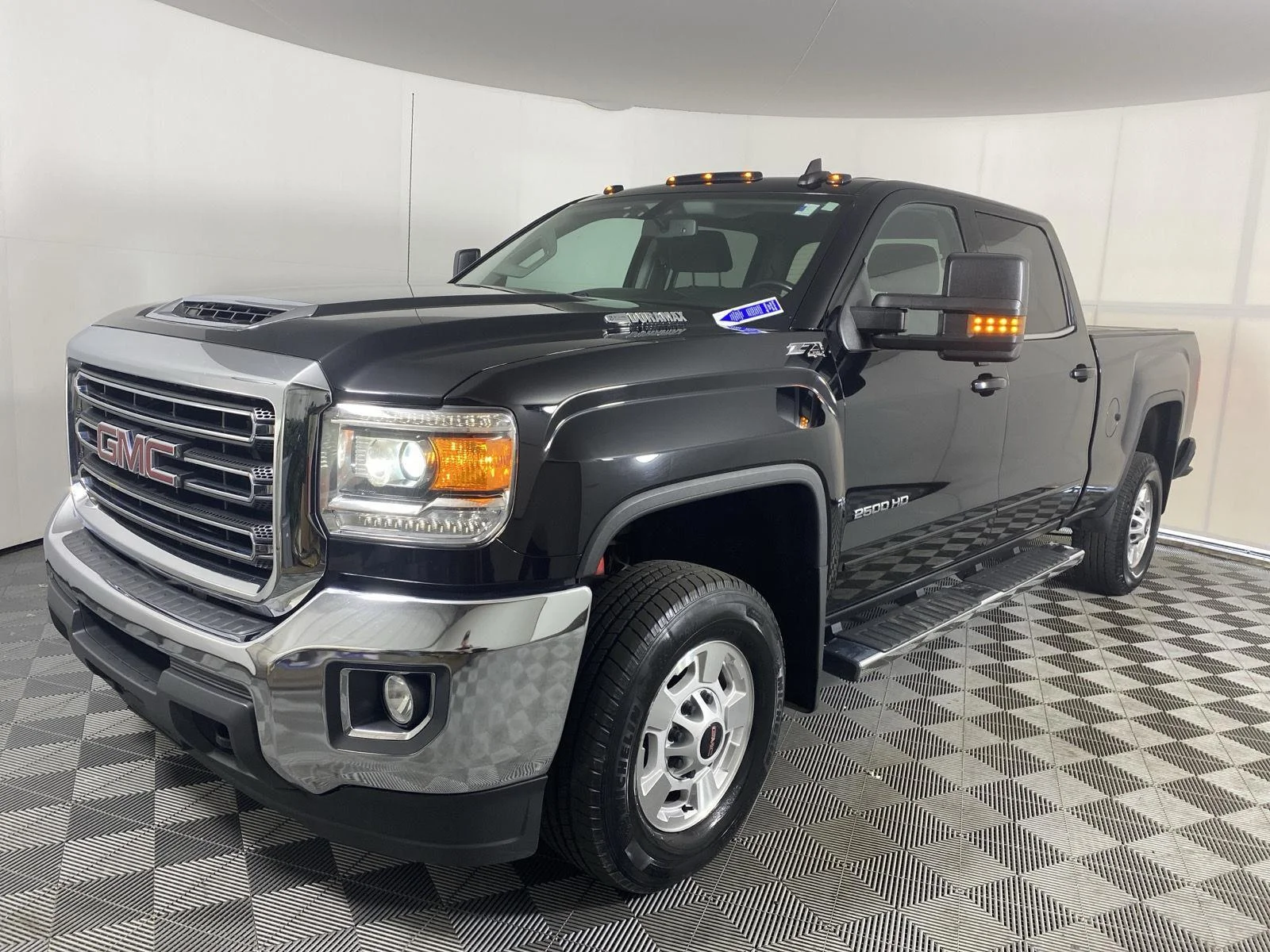 Used 2019 Onyx Black GMC SLE image 11