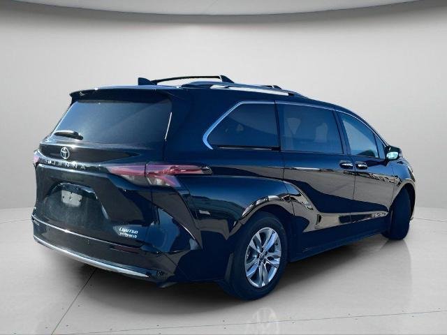 Used 2022 Midnight Black Metallic Toyota  image 5