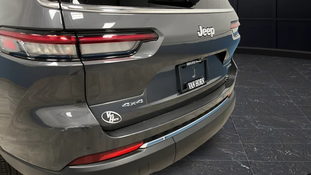 Used 2023 Gray Metallic Jeep Limited image 40