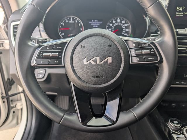 Used 2022 White Kia EX image 12