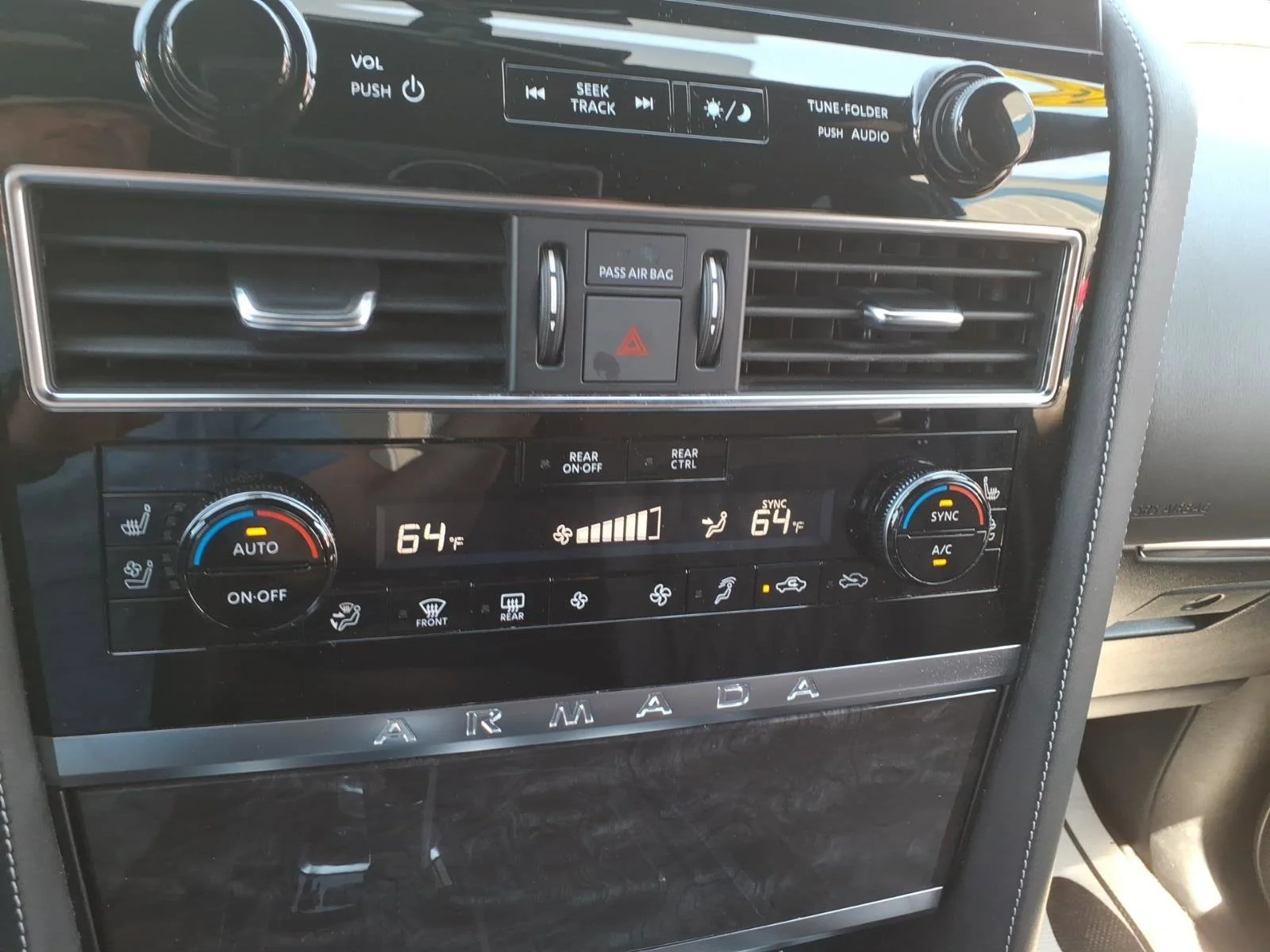 Used 2023 Aspen White Tricoat Nissan Platinum image 25