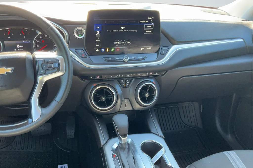 Used 2025 White Chevrolet LT image 16