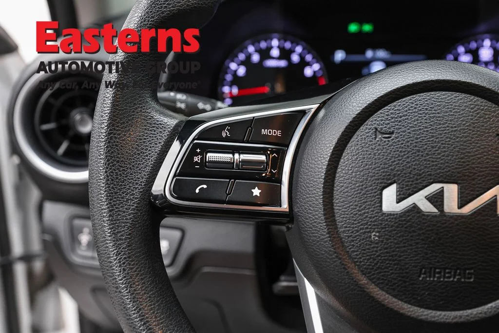 Used 2023 White Kia LXS image 14
